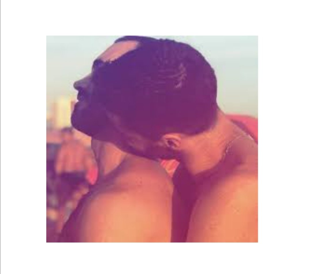 مرحبا أني شاب عمري 20 سنه طول 180 جسمي حلو نحيف وسط اني جاي ابحث عن شاب مرتب احبه يحبني اريد اكمل حياتي ويه اريد ازوج من رجال هذا كان موجود اني أعلن نفسي من جماعت مثلين 🏳️‍🌈🏳️‍🌈🏳️‍🌈