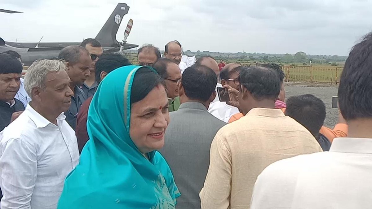 KewatIndar's tweet photo. दिनांक 28 जून 2023 गंजबासौदा  हेलीपैड पर मध्यप्रदेश के जननायक विकास पुरुष माननीय मुख्यमंत्री महोदय मध्य प्रदेश शासन का स्वागत वंदन अभिनंदन कर गंजबासौदा के लिए विभिन्न सौगातो  के लोकार्पण  हेतु आभार व्यक्त किया! https://t.co/DXqJafNeIz