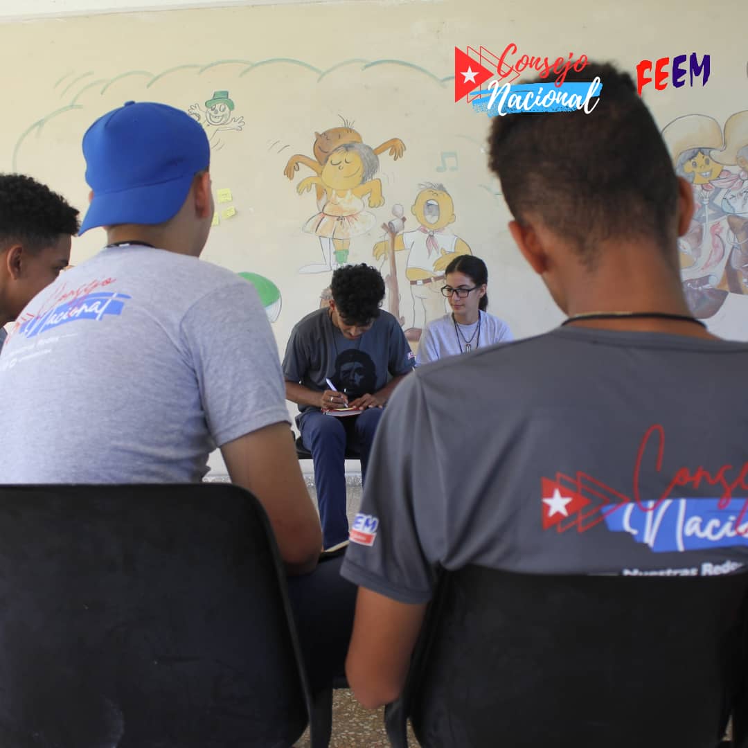FEEM_Cuba's tweet photo. Con la creatividad 🤩 en función de cumplir sueños para con el estudiantado 😎 de la #FEEMdeCuba se desarrollaron los talleres "Un  Manual como nosotros" y "A camisa quitada" en el Consejo Nacional 😏💙 #AquíConCuba https://t.co/eIVPUR1iqk