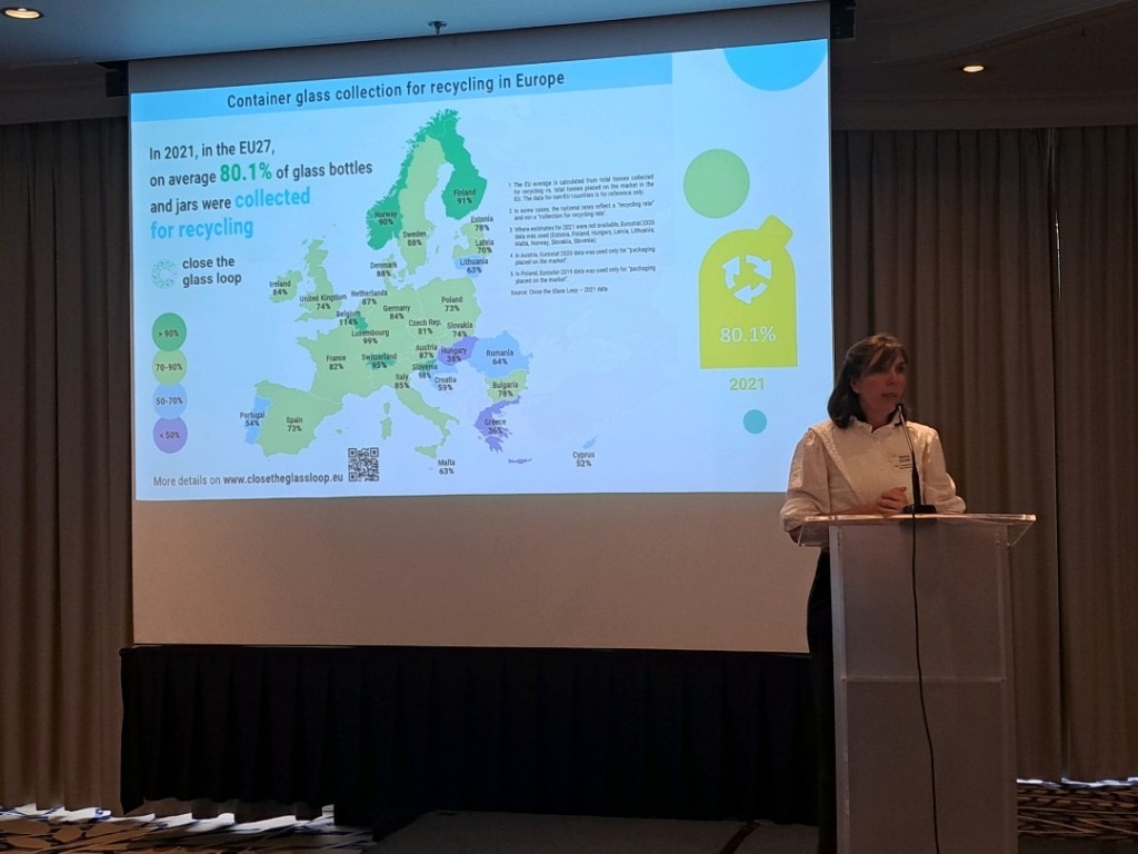 Vanessa Chesnot, <a href="/FeveEU/">FEVE – the European Container Glass Federation</a> captivated the audience with ambition and perspective for #ClosetheGlassLoop and shared exciting updates:

🔸 New EU glass collection for packaging recycling rates for 2021 - 80.1%!
🔸 Unveiling of the newly redesigned Close The Glass Loop website!