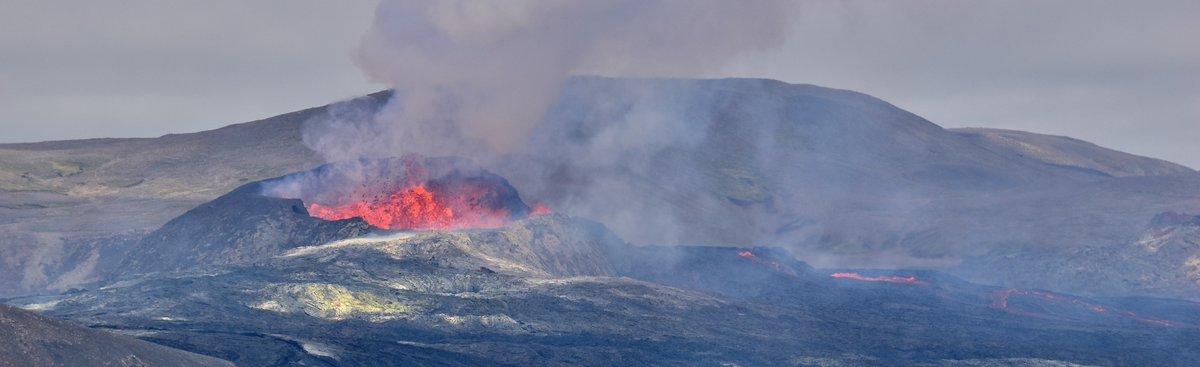 📸🇮🇸🌋#PanoChallenge #35: “Whats Your Camera?” #Iceland 2021 volcanic eruption in #Geldingadalur. Shot made with #NikonD5600 @PanoPhotos @ThePhotoHour #rtitbot #volcanoes #volcanism #NationalCameraDay #IJsland