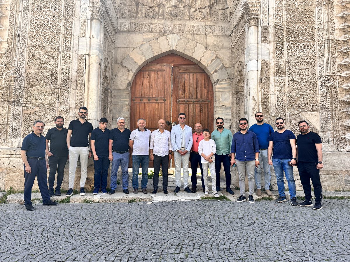 MUSIADSivas's tweet photo. @MUSIADSivas Üyeleri Bayramlaşma Programında Bir Araya Geldiler

@MUSIAD #SİVAS Başkanımız @GorgenUgur, 3. Dönem Başkanımız @Salimeminoglu ve üyelerimizin katılımıyla bayramlaşma programı düzenledi.

#birveberaber @MahmutAsmali https://t.co/RYXh2KvQba
