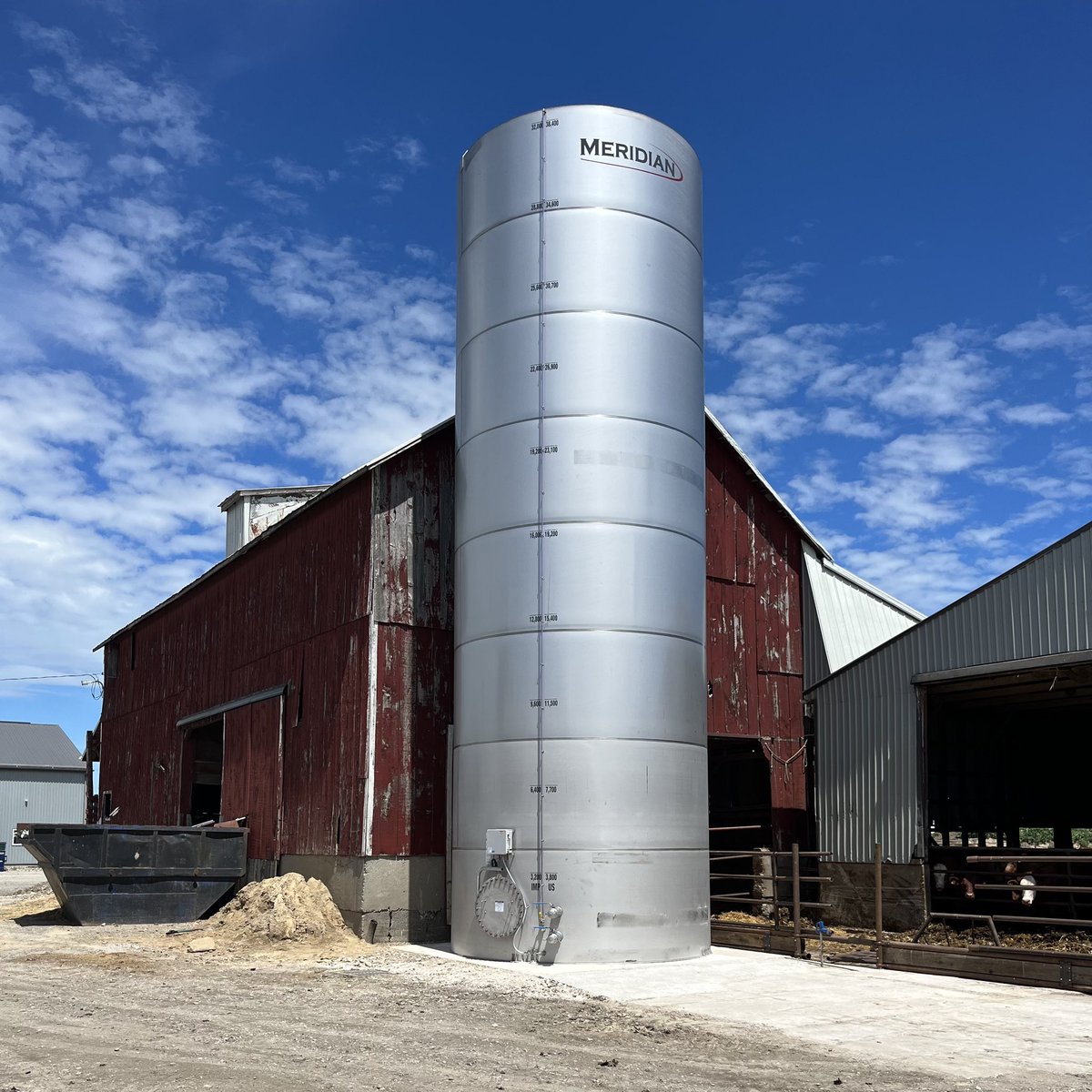 DevolderFarms's tweet photo. Another @meridianmfg stainless steel liquid fertilizer tank has been delivered.  Model 1340 is ready to serve this farm well!

#ontag #teamDEVOLDER https://t.co/LoRGVtGiKy