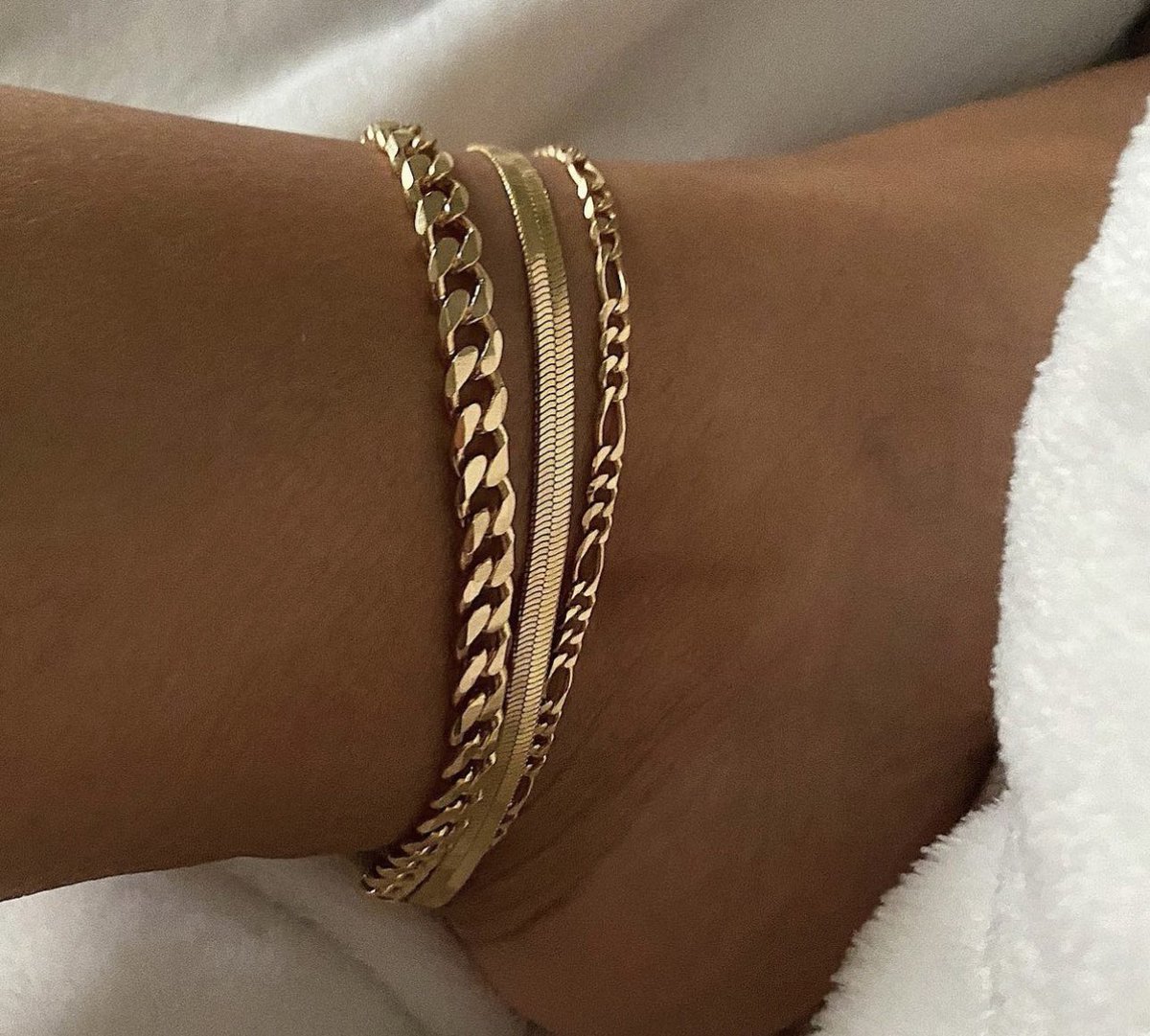 It’s anklet szn.
melenciajewels.com/collections/an…