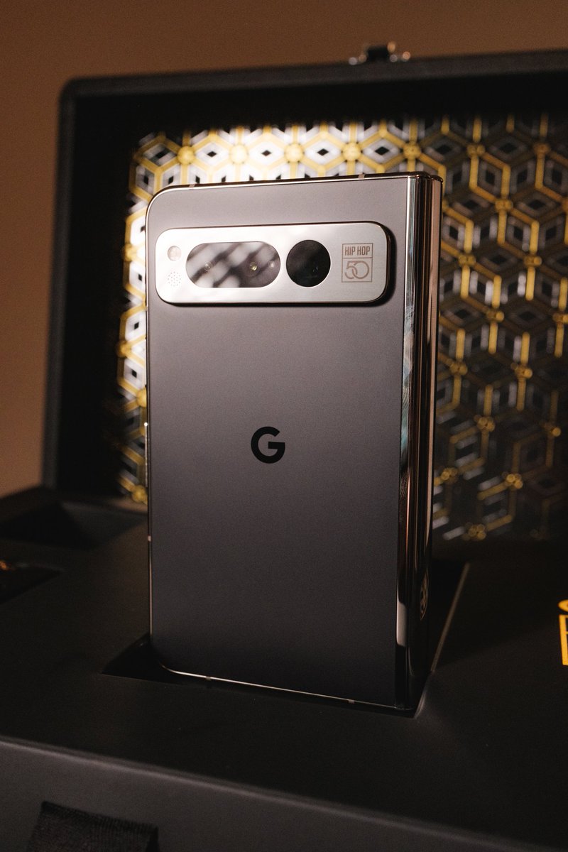 _photojay's tweet image. Came home yesterday to this awesome one of 400 surprise in honor of 50 years of Hip Hop from @googlepixel_us this entire package was done beautifully. I can&apos;t wait to take this phone out and see what it can do! #teampixel #giftfromgoogle
