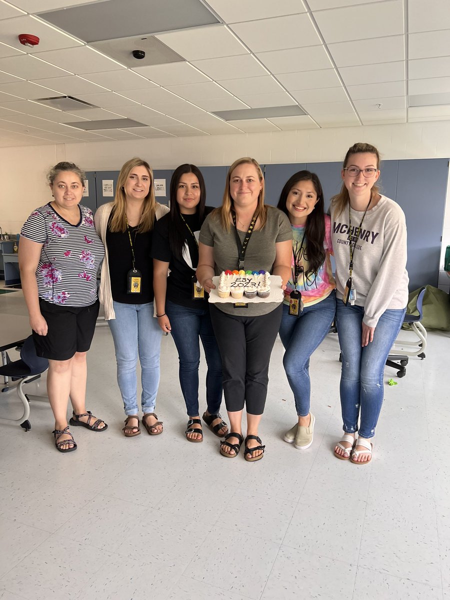 Bee_neoxo's tweet photo. I was given the best crew this summer for ESY!! Truly takes a village and I am so blessed to be apart of this one 🤍☀️ @BinzMaggie @SWargaski #HarvardRising https://t.co/EwCF35tfli