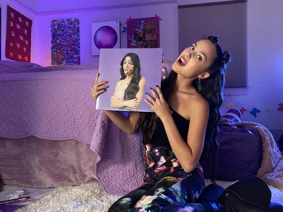 pitinmygut's tweet photo. SOUR era, you will always be iconic 💜🦋 https://t.co/71L6dJbFBF