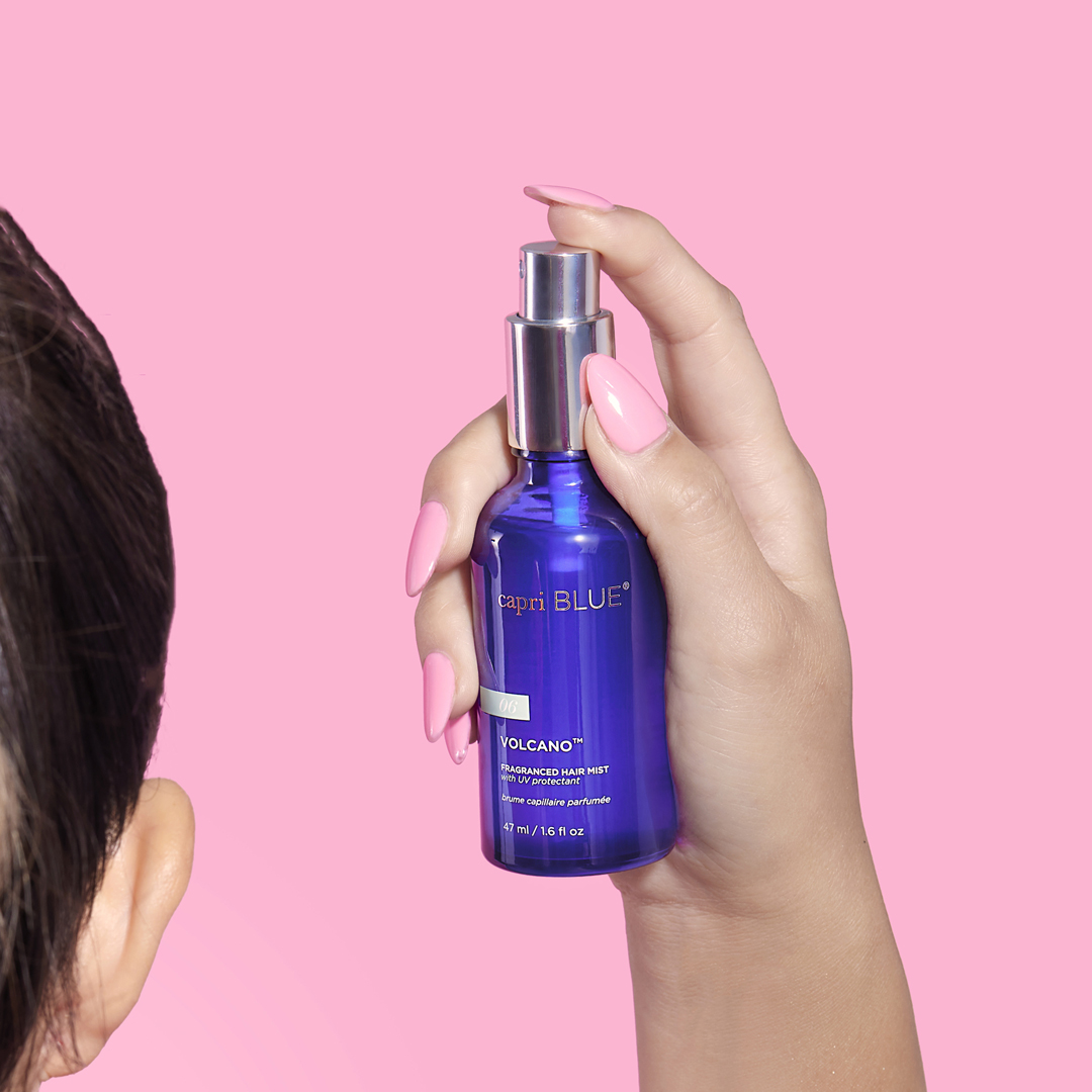 Spritz your styled hair with iconic notes of tropical fruits and sugared citrus!💆‍♀️🍊🌴 Our Volcano Hair Mist is formulated with UV protectant to help protect your precious locks and give them a healthy shine!