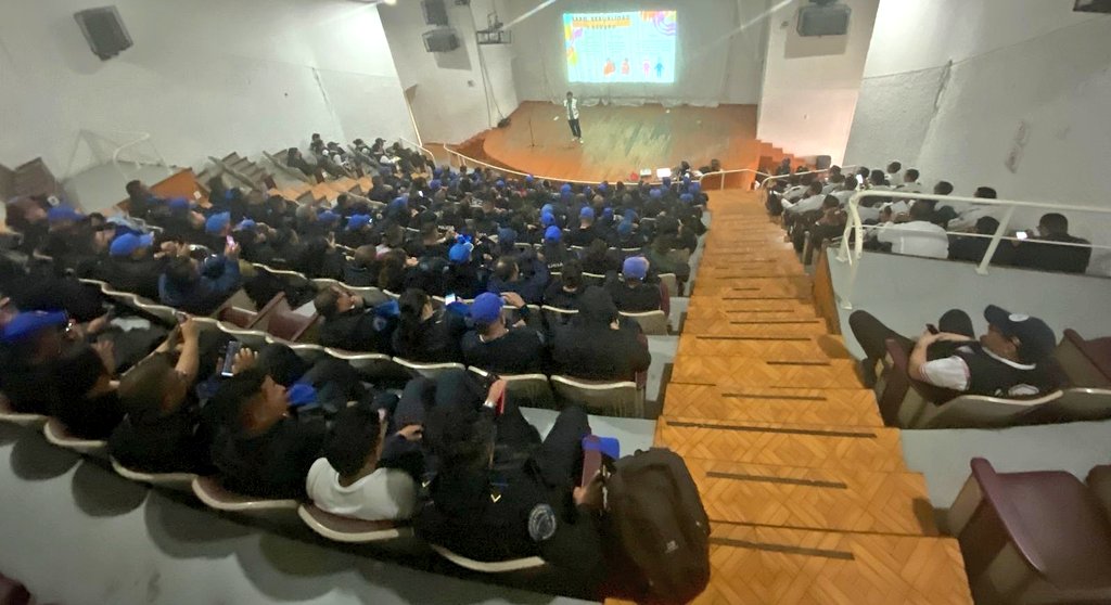 BlindarMH's tweet photo. En el marco del #MesDelOrgullo, y para continuar mejorando la atención hacia la comunidad de @AlcaldiaMHmx, nuestro personal acude al taller "Derechos de las personas LGBTTTIQA+", Impartido por especialistas de la @CDHCMX.

@mauriciotabe @GomezZalce 
#BlindarMH🛡️ https://t.co/zZLHhi02Qd