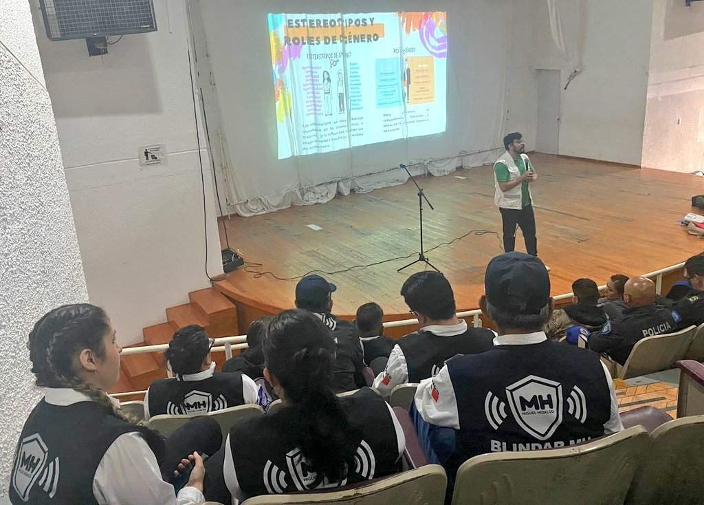 BlindarMH's tweet photo. En el marco del #MesDelOrgullo, y para continuar mejorando la atención hacia la comunidad de @AlcaldiaMHmx, nuestro personal acude al taller "Derechos de las personas LGBTTTIQA+", Impartido por especialistas de la @CDHCMX.

@mauriciotabe @GomezZalce 
#BlindarMH🛡️ https://t.co/zZLHhi02Qd