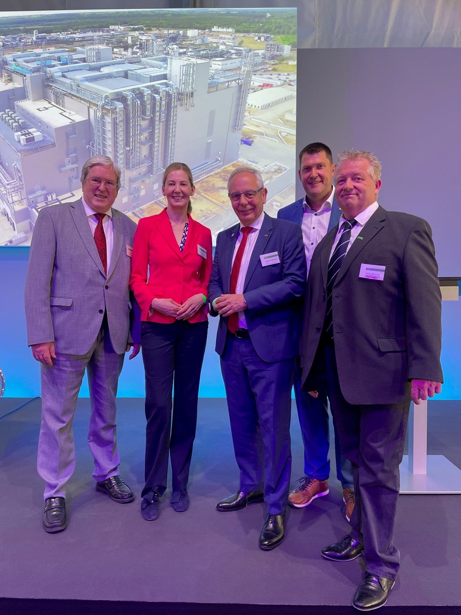 Nora Schmidt-Kesseler (@schmidtkesseler) on Twitter photo Die neue Batterieproduktion von @BASF_DE Schwarzheide ist schon für zwei Jahre ausgebucht. Die #Chemie gestaltet erfolgreich die grüne Transformation! <a href="/Nordostchemie/">Nordostchemie-Verbände</a> <a href="/chemieverband/">VCI</a>
<a href="/m_vassiliadis/">Michael Vassiliadis</a> <a href="/steinbach/">erin steinbach</a> @OHeinrich_BCE <a href="/BAVChemie/">BAVC</a> Die neue Batterieproduktion von @BASF_DE Schwarzheide ist schon für zwei Jahre ausgebucht. Die #Chemie gestaltet erfolgreich die grüne Transformation! <a href="/Nordostchemie/">Nordostchemie-Verbände</a> <a href="/chemieverband/">VCI</a>
<a href="/m_vassiliadis/">Michael Vassiliadis</a> <a href="/steinbach/">erin steinbach</a> @OHeinrich_BCE <a href="/BAVChemie/">BAVC</a>