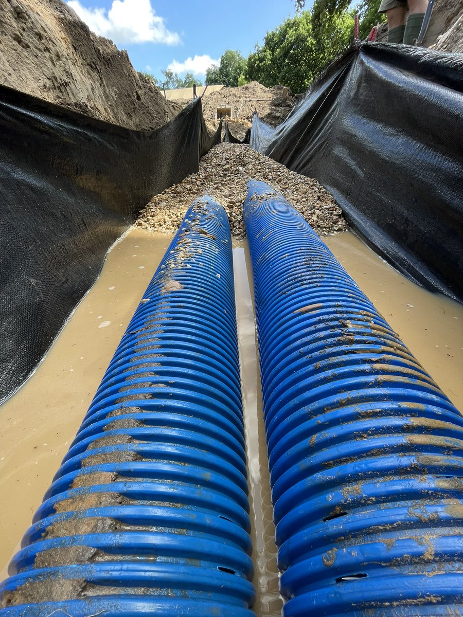 Large swim pond installation in #woodhallspa 1800m2, land drain because of groundwater to chamber’s, a true swim pond No hybrid here.
#swimpond #landdrain #morethanjustamaintencecompany