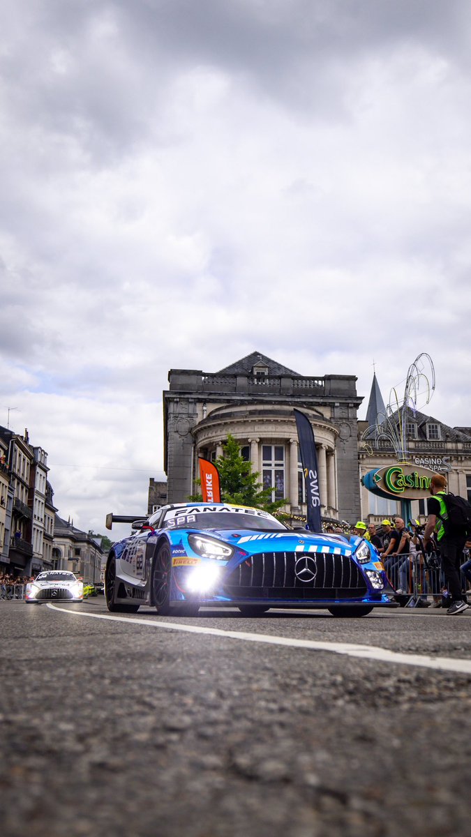 AkkodisASPTeam's tweet photo. Spa 24h Parade 🇧🇪
@24HoursofSpa @GTWorldChEu 

#AKKODISASPTeam #GTWC #MercedesAMG #weliveperformance #worldfastestfamily #fanatecgt #Racing #motorsport #spa24H #crowdstrike24hoursofspa https://t.co/dEn7aMHy0j