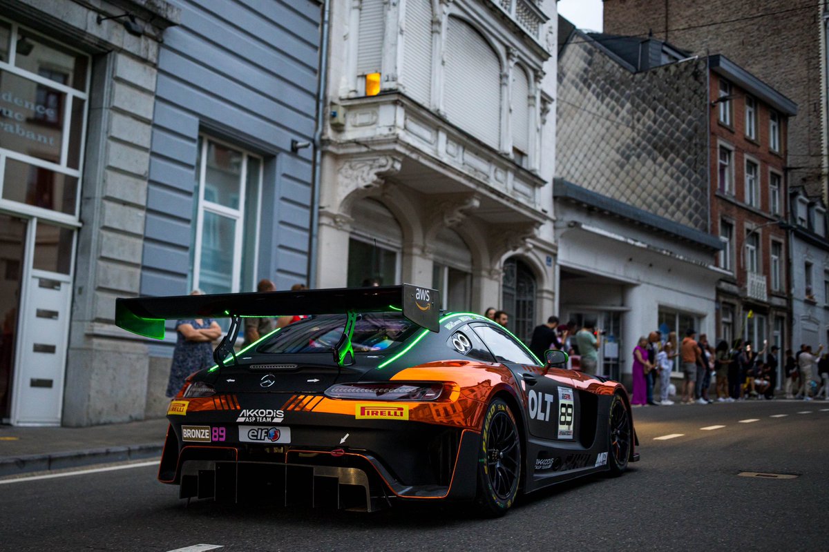 AkkodisASPTeam's tweet photo. Spa 24h Parade 🇧🇪
@24HoursofSpa @GTWorldChEu 

#AKKODISASPTeam #GTWC #MercedesAMG #weliveperformance #worldfastestfamily #fanatecgt #Racing #motorsport #spa24H #crowdstrike24hoursofspa https://t.co/dEn7aMHy0j