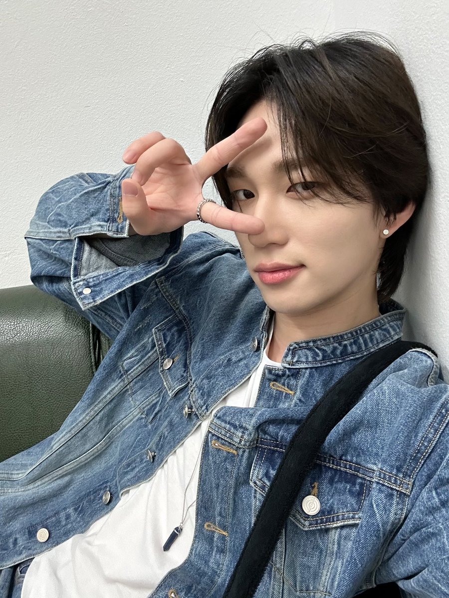 P1H_members's tweet photo. 오늘도 수고했어요👍🏻👏

#P1Harmony #THEO https://t.co/X6DZbMSbC4