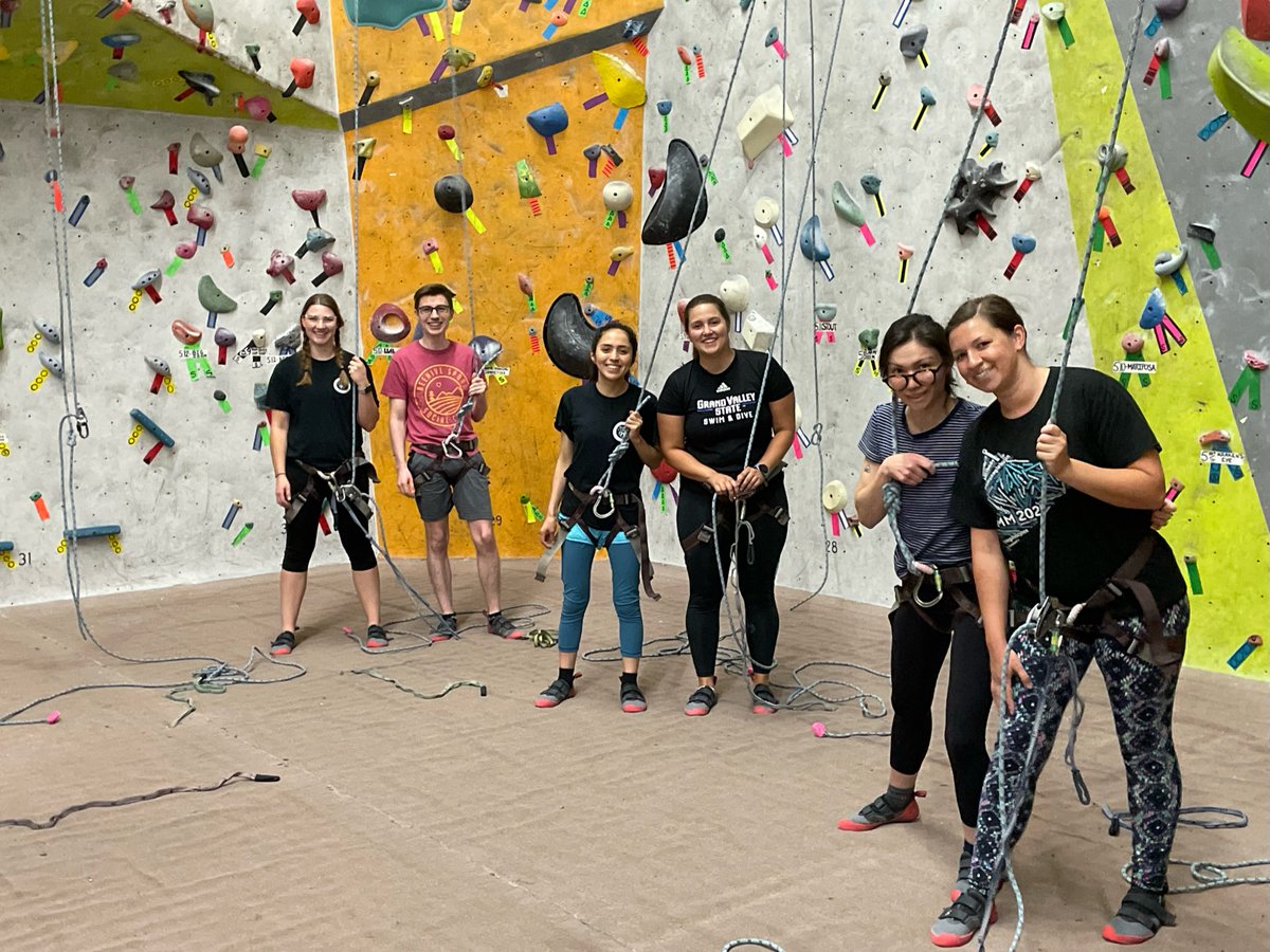 MayoGradSchool's tweet photo. Our students at the Arizona campus take research excellence to new heights! #mayogradschool https://t.co/fURHyrb3B0