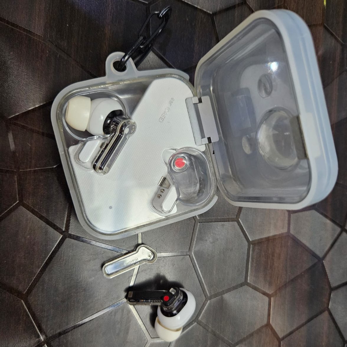 AmanGautam00's tweet photo. it is clearly visible in my nothing ear 1 and the other side is also facing the same issue from the bottom side of it  @nothing #NothingPhone2 #Nothing #nothingear #nothingear1 #nothingear2 #nothing_new #nothingphone #nothingearstick https://t.co/yCs6dQwAMG