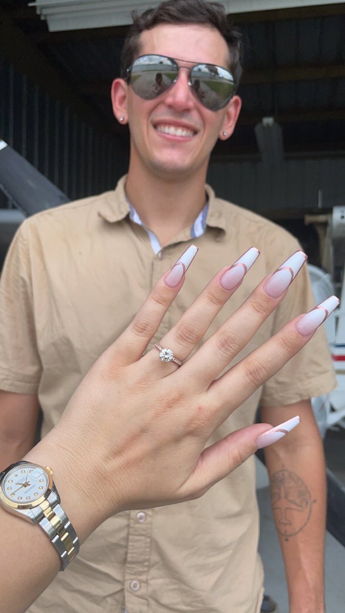 Tayhannon's tweet photo. I’m a FIANCÉ 💍 https://t.co/xhQxcPQNh3