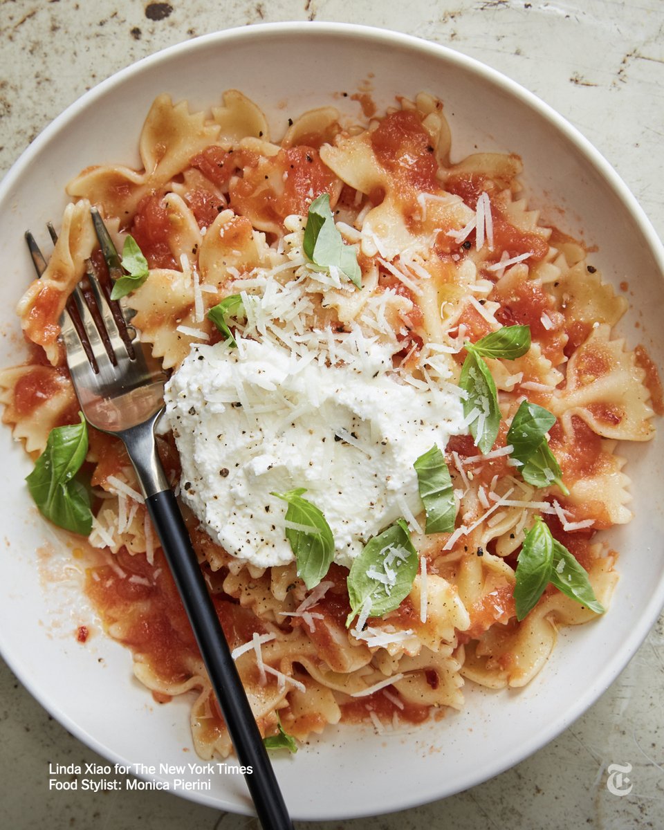 "Absolutely delicious and quick pasta."

This wonderful pasta is made with nothing more than fresh tomato sauce and good ricotta, plus a little pecorino. nyti.ms/3JqjiLk