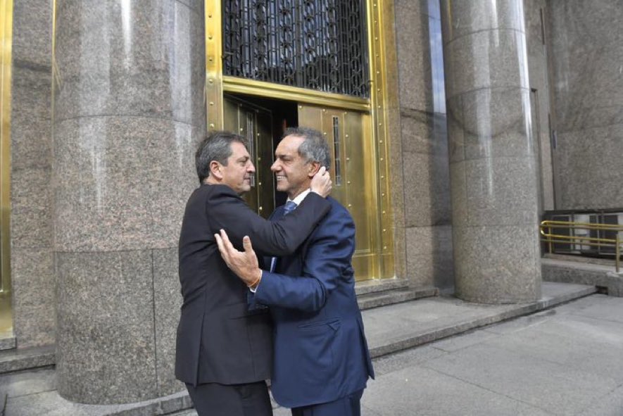Jofa2010's tweet photo. Es increíble que después de tanto destrato y traición pichichi se junte con su enemigo íntimo. https://t.co/qLKZATShQ3