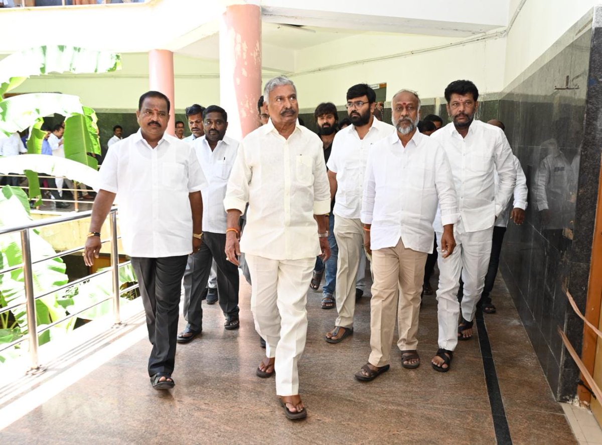 CollectorC72819's tweet photo. *జూలై 4న రాష్ట్ర ముఖ్యమంత్రి చిత్తూరుపర్యటనను విజయవంతం చేద్దాం : 
*అధికారులకు కేటాయించిన విధులను బాధ్యతతో నిర్వహించండి: జిల్లా కలెక్టర్ 
 గౌ. రాష్ట్ర ఉప ముఖ్యమంత్రి, గౌ.రాష్ట్ర అటవీ,విద్యుత్, పర్యావరణ మరియు శాస్త్ర సాంకేతిక,భూగర్భ గనుల శాఖా మంత్రి,రాజంపేట పార్లమెంటు సభ్యులు. https://t.co/qyJOGGWvcU