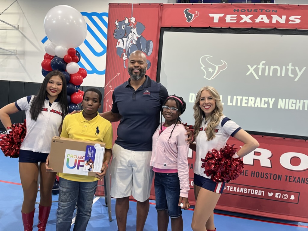 bgcghouston's tweet photo. Continuing our celebration of #bgcaweek at our Mission Bend Club! @HoustonTexans & @Xfinity hosted a fun Digital Literacy night for our families last night.
Xfinity internet options were shared along with cyber safety, a bbq dinner & interactive games! What a fun night! https://t.co/i4iPtioyfx