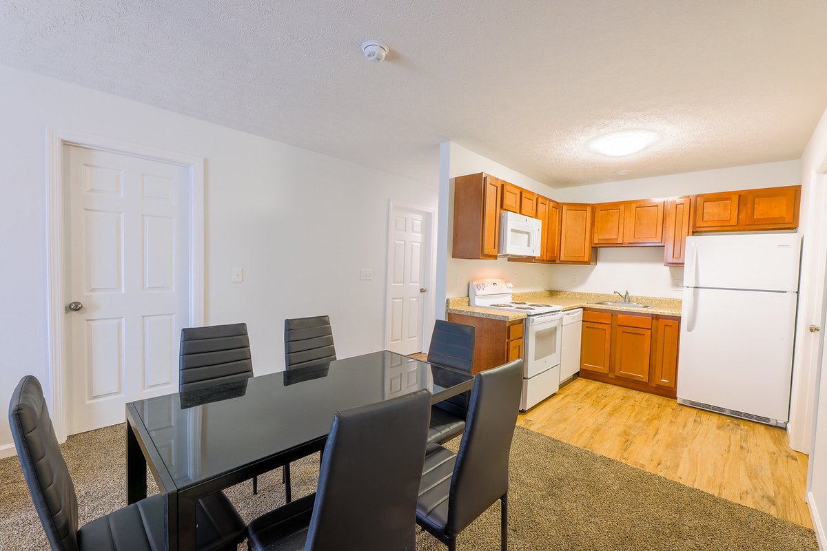 JobsAtSnowshoe's tweet photo. The Mountain has you covered with a variety of employee housing options located on the Mountain from studios to multiple bedroom apartments.

#SnowshoeMountain
#WorkPlayGetPaid
#YouBelongUpHere
#MountainBiking #MTB #Ski #Snowboard

Learn more:
https://t.co/WnOSqnO3TY https://t.co/J5KaMqKQ17