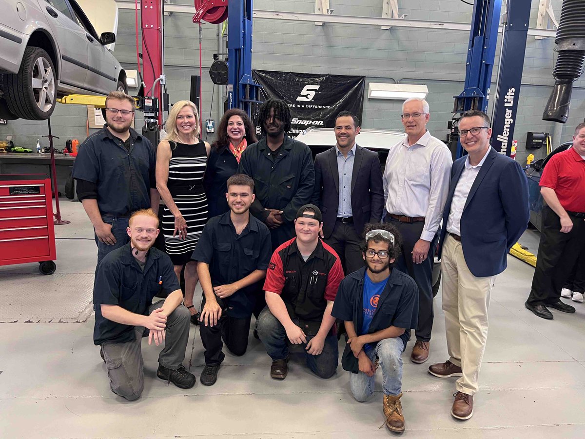 ChattStateCC's tweet photo. Thank you @VW  @Audi  &amp; Collision Repair Education Foundation (CREF) for recent donation of 12 vehicles to TCAT Collision &amp; Automotive programs providing hands-on learning in current electric vehicles, advanced sensors, electronics and more. 
#VW #audi #chattstate https://t.co/59PAmgJpHQ
