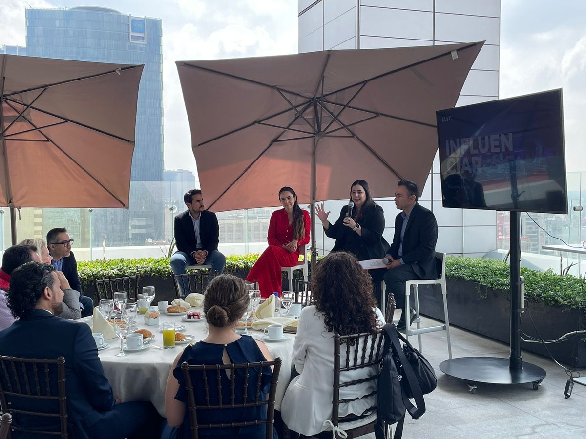 LLYC_Global's tweet image. ¿Qué rol juegan las tendencias digitales en la modernización del sistema de salud de México? Esta fue una de las interrogantes abordadas durante el Digital Health Summit organizado por los equipos de #Healthcare y #DeepDigital de #LLYCMéxico y @BESOBYLLYC