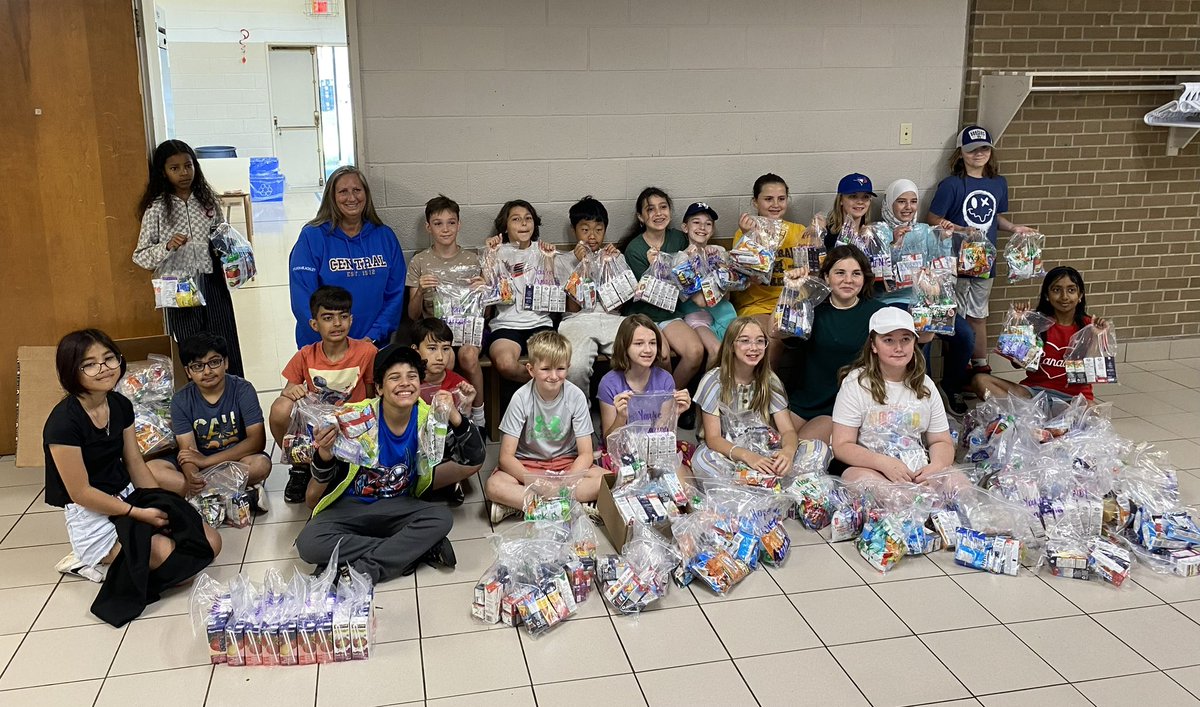Class 5-1 Central collected and delivered over 425 juice boxes and 750 snacks to Wellington United Church. They will be distributed to Burlington Shelters to support students and their families 🥰 <a href="/MariannMeedWard/">Marianne Meed Ward</a> <a href="/HaltonDSB/">HDSB</a> <a href="/centralpshdsb/">Central P.S.</a>