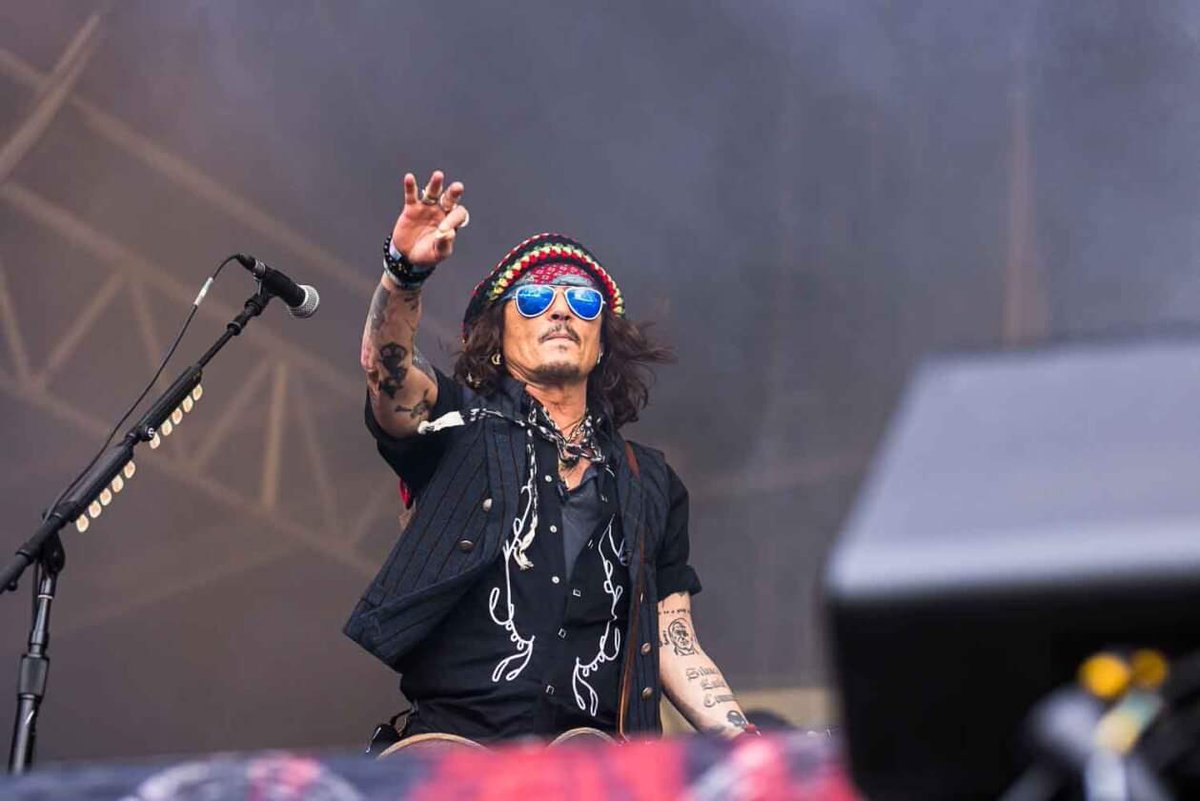 JerrieDepp's tweet photo. New photos of god dad (#JohnnyDepp) at Citadel Music Festival in Zitadelle Spandau, Berlin (28th June 2023) (credits to https://t.co/IVoBJpvsQU &amp; 📸: Gina Wetzler) https://t.co/xjXsyZ5dmV
