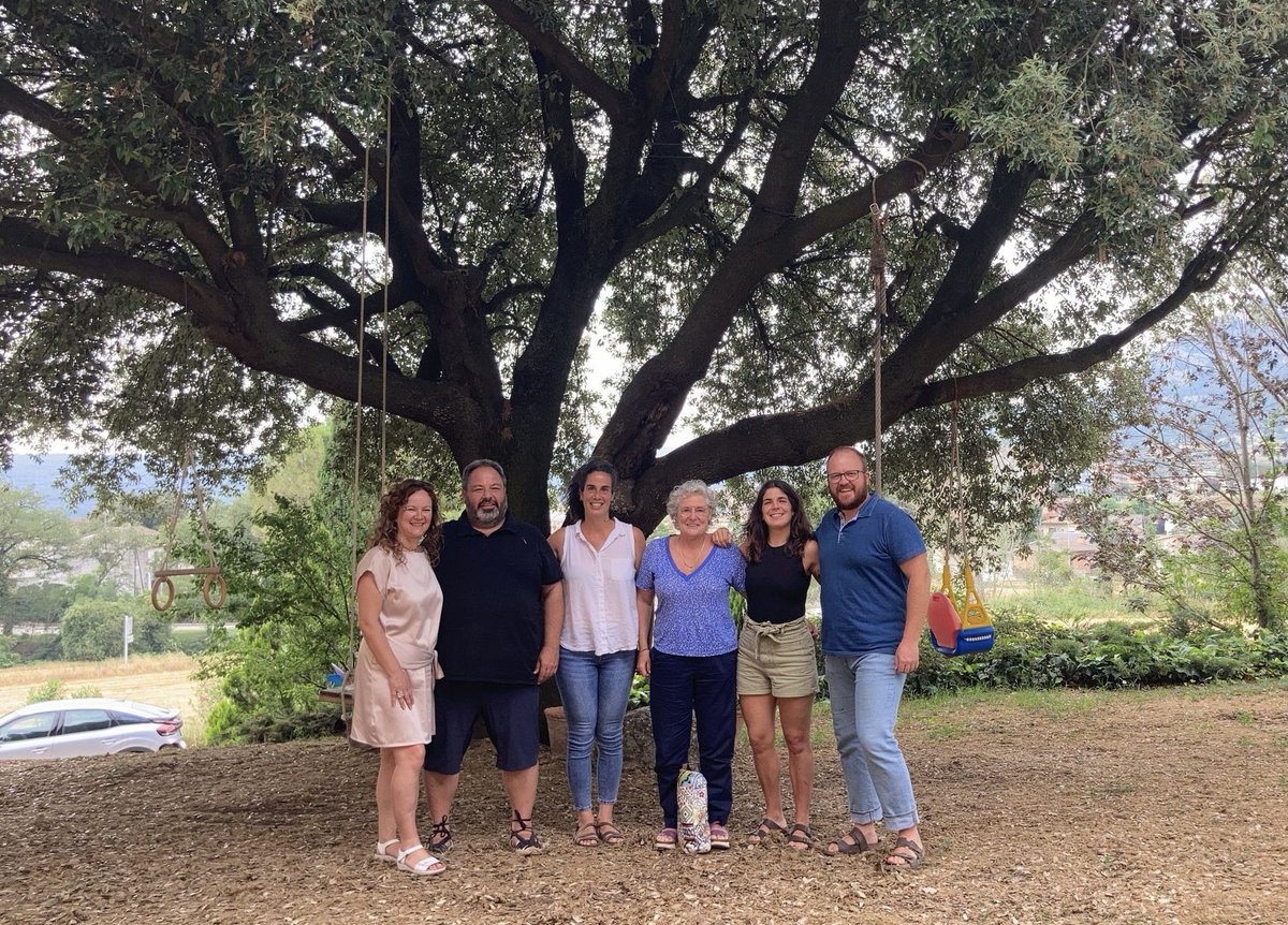 Avui a #Centelles he conegut la FIGURA ENLLAÇ.
Projecte de país per millorar la salut de persones q viuen al món rural a través de participació comunitària incorporant la figura del terapeuta ocupacional com a figura enllaç.
@micropobles
<a href="/euit_terrassa/">EUIT</a>
@cotoc.cat
@debatabatneuro