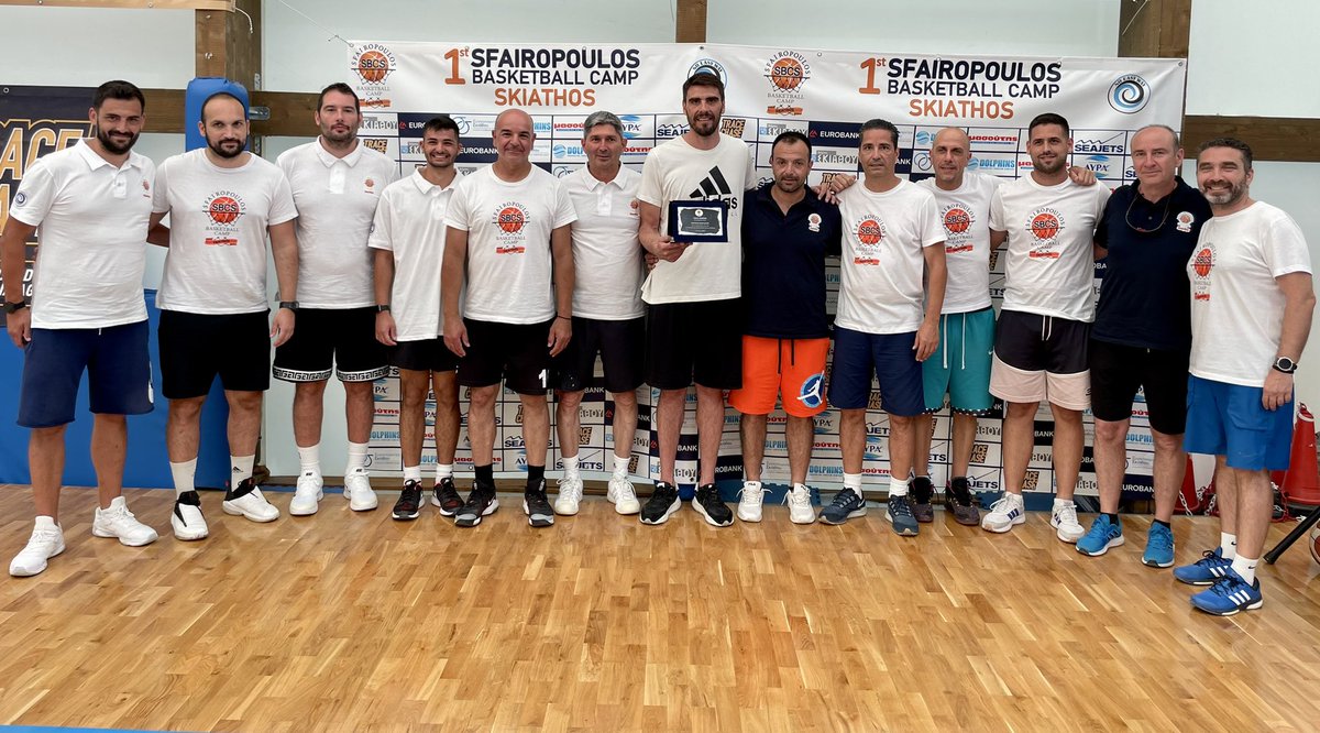 SBCS2023's tweet photo. Ο Βαγγέλης Μαργαρίτης ήταν η σημερινός μας καλεσμένος στο 1st Sfairopoulos Basketball Camp Skiathos! 
Ευχαριστούμε τον αρχηγό του @PAOKbasketball για την παρουσία του 🙏🏼
#sbcs2023
#sfairopouloscamp 
#noeasyway 
#margaritis

👉🏻 https://t.co/KtLMrAwaYR https://t.co/O3TV7uQFec