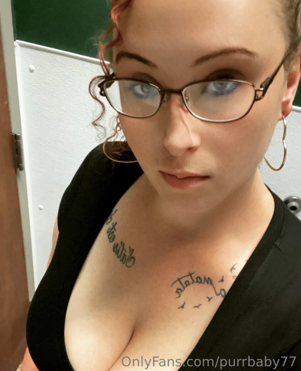 TittyKat77's tweet photo. Bored🥱🥱 come slide in my DMs😈😈
#OnlyFansBabe #HotGirlSummer #HornyGirlSummer #Selling #TakingRequest https://t.co/dTFdcHqPmB