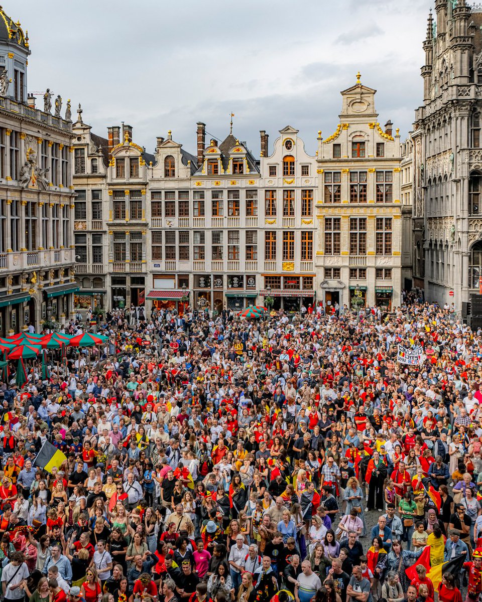 'Little' Belgium, 𝐁𝐈𝐆 pride 🖤💛❤️ A heroes welcome at the Brussels Grand-Place for the #EuroBasketWomen 2023 Champs 🇧🇪 📷 Eric Danhier / @VilleBruxelles #EuroBasketWomen