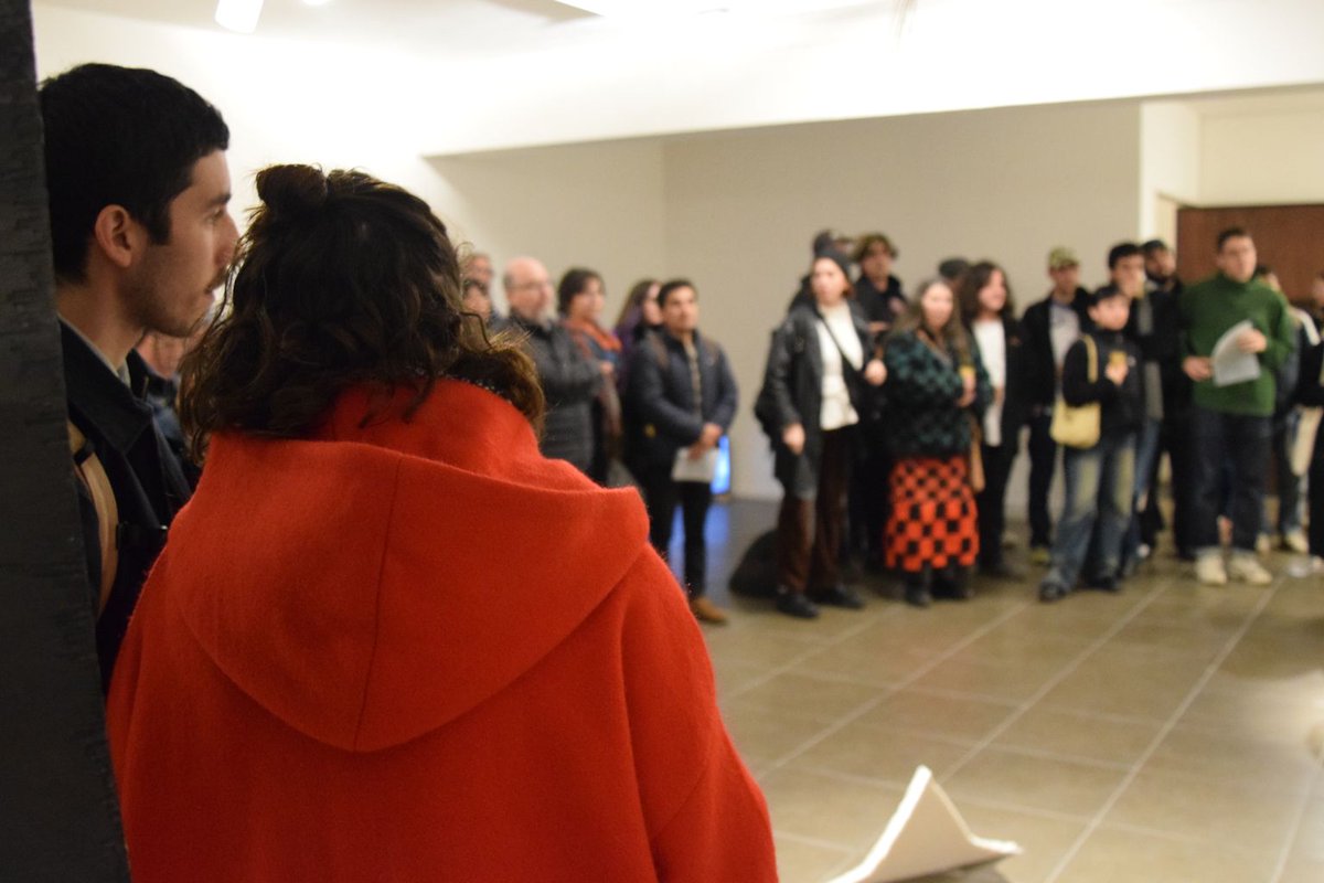 balm_artejoven's tweet image. 📸 Registro de #LAB2 "El muro es lava", la nueva muestra de los Laboratorios de Artes Visuales en #BAJRM. 🌋

🏙  Te esperamos de lunes a viernes, de 17 a 20 horas, en nuestra #GaleríaRM, ubicada en el segundo piso de Av. Balmaceda 1215.

🔥 #Arte #Joven #CreaciónColectiva 🤝