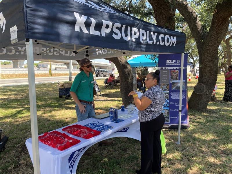 TxDOTAustin's tweet photo. Happening now! TxDOT Austin is hosting the “I Built This” Workforce Rangers job fair. Stop by 7901 N. I-35 to learn more about the transportation industry and our on-site hiring opportunities. We’re here until 2 p.m. #IBuiltThis https://t.co/M7e0phna0C