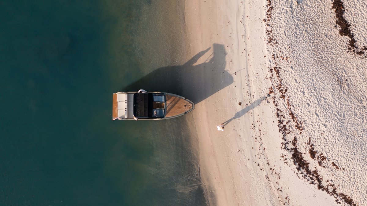 Spending time by the ocean can have numerous health benefits for stressed city people. Whether it’s the sound of the waves, the salty air, or the opportunity for physical activity, the ocean provides a natural escape from the stresses of urban life.