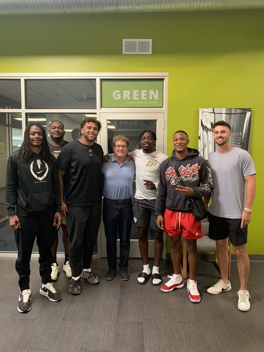 Our @BoilerFootball guys teamed up with @indianablood at the @sdiinnovations company blood drive today. When the appearance was announced, signup for the drive nearly TRIPLED! Here are the guys with SDI’s President after he donated! Find the next Versiti blood drive near you!