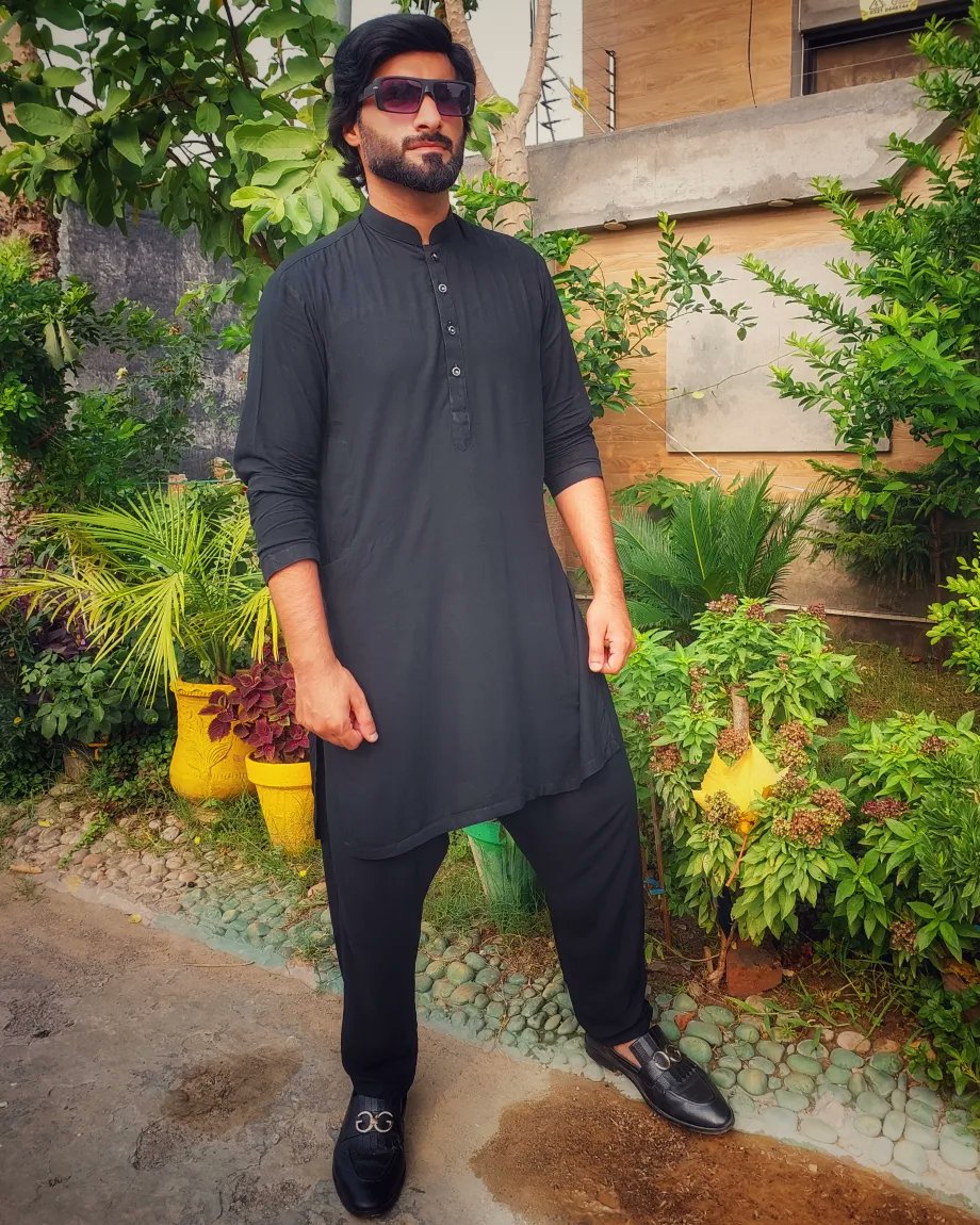 hkb_butt's tweet photo. This #Eid your Man in Black 🖤
#EidUlAdha2023 #EidMubarak  🌙✨ https://t.co/DY9U0uVrj6