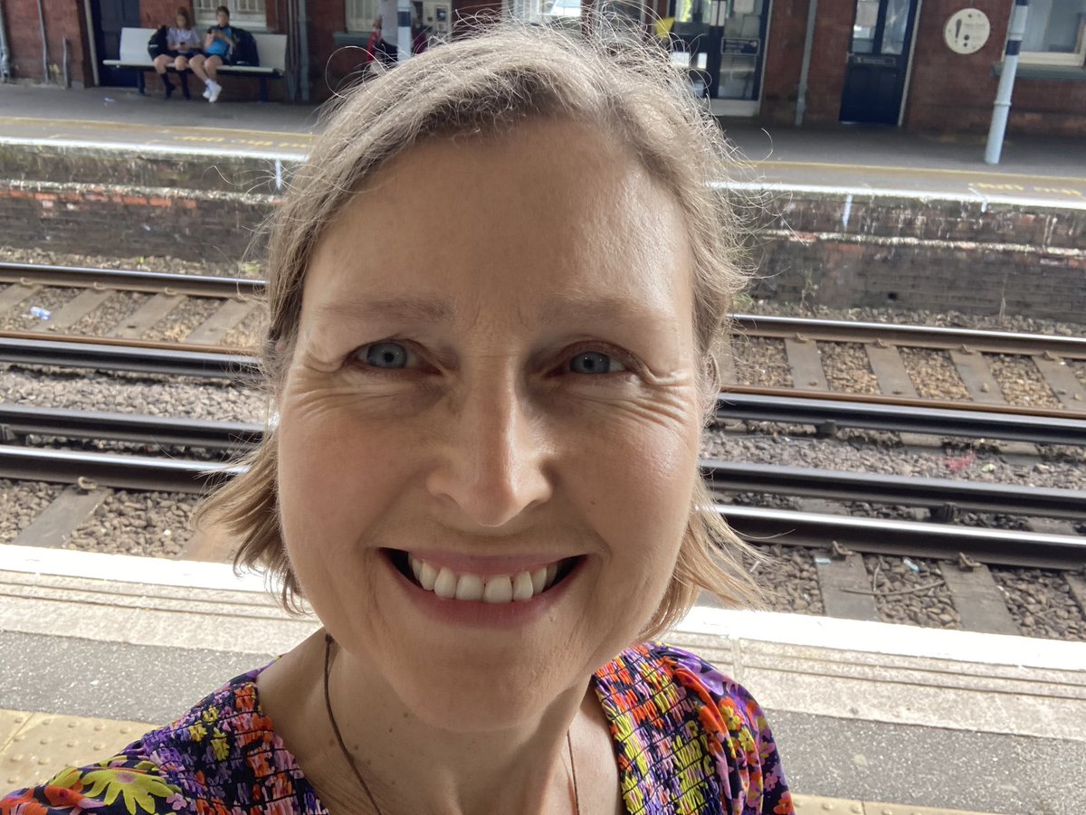 AliceFwrites's tweet photo. Excited to be heading to the @Soc_of_Authors awards! Hoping to see some Twitter friends to say hello โค๏ธ๐#soaawards https://t.co/3uiqW1yV5M