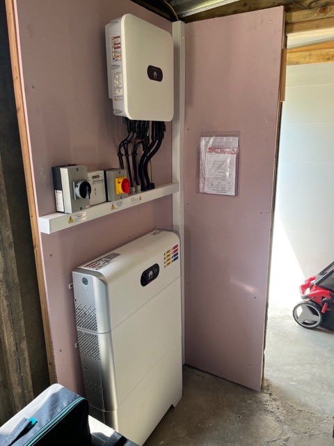 danlecElec's tweet photo. One of our very first solar installations from last year complete with 14x Trina Solar Vertex panels, 1x 5kW Huawei Inverter, 10kWh of battery storage, 1x Huawei full house backup system and ground mounted panels on Fastenol ground trays. https://t.co/LpvAnmolPu