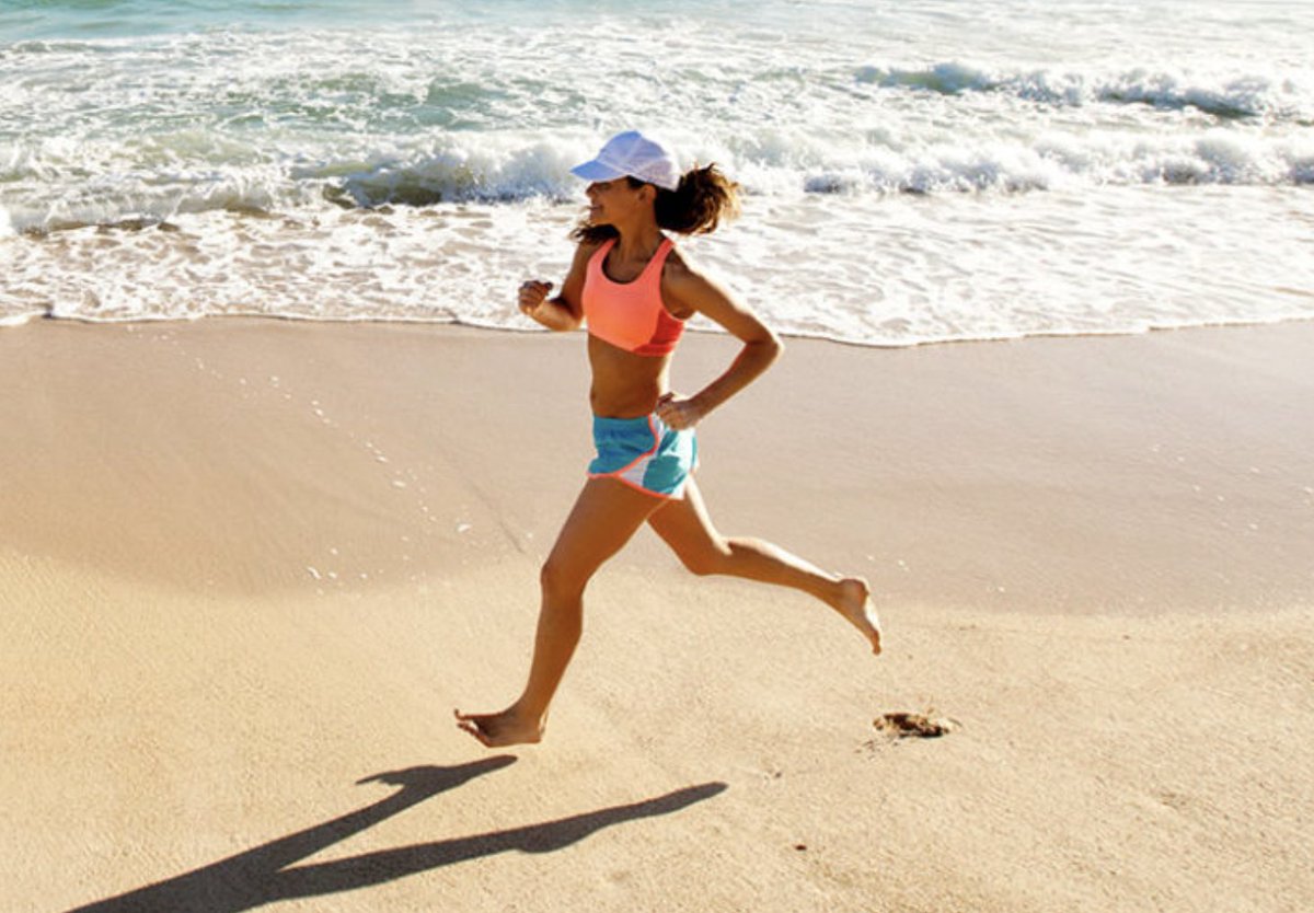 WholisticsH's tweet image. 🦶 Barefoot running is mechanically more efficient – and allows a gait that aligns with the body’s center of gravity to better absorb the pounding on the joints.

Read more:
health.clevelandclinic.org/barefoot-runni…

#running #barefootrunning #marathon #exercise