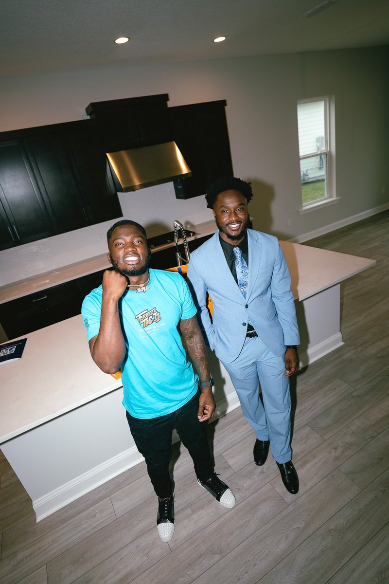 bdezius11's tweet photo. Congratulations to one of my big brothers! You did it, you set a goal and you achieved it!🏡🤝🏾
📸: @n8.sauer
Billy Dezius
☎️- 386-283-3860
📨- Bdezius@kw.com
ℹ️- https://t.co/rfiiDvxQ8c
Keller Williams Realty Atlantic Partners 🏡
#newhome #newhomeowner #firsttimehomeowners https://t.co/EjiyZ08kHA