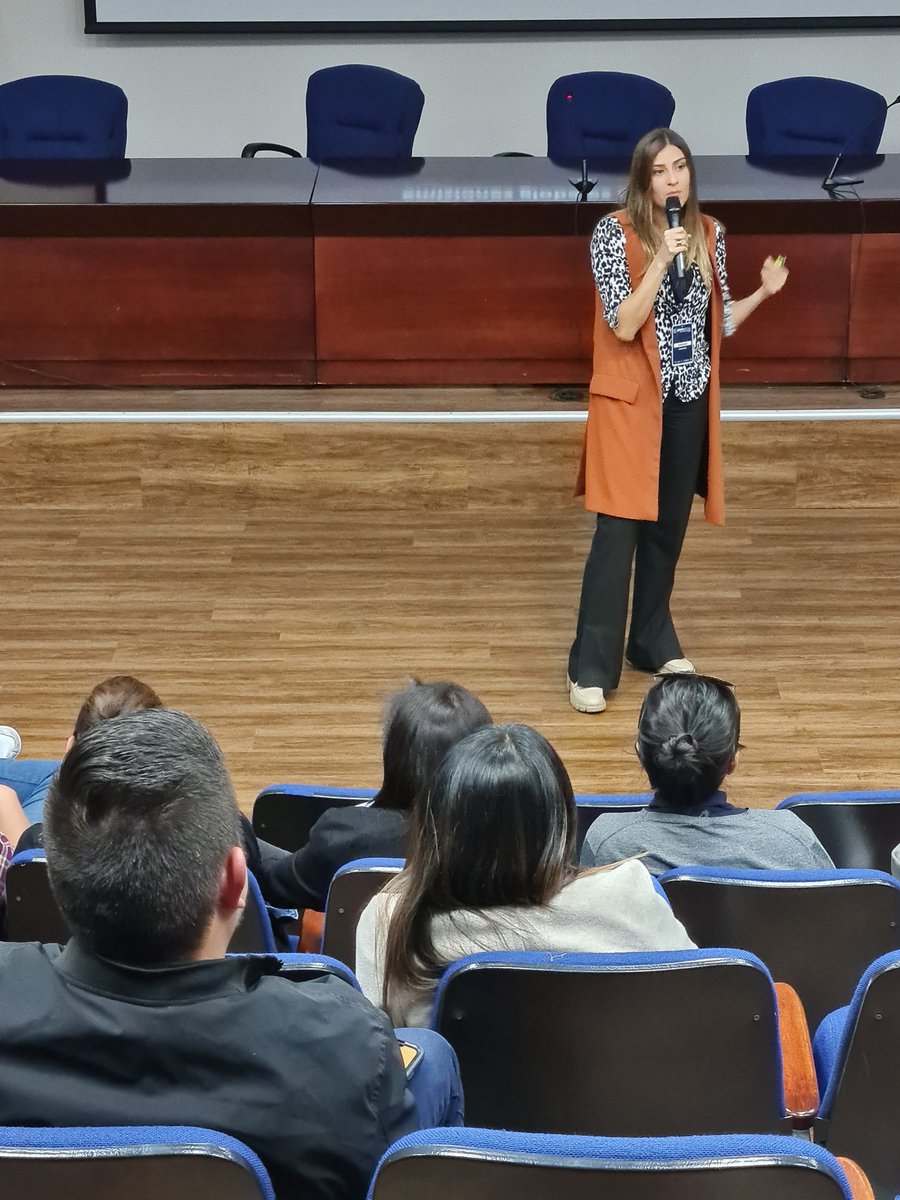 CIEESec's tweet photo. En #COMPOLOCAL, es el momento de la participación de @DanielaUgazzi, quien nos acompaña con el tema: “Desarrollo sostenible, ¿moda o necesidad?”
#CIEESec https://t.co/wjiOzsGp9v