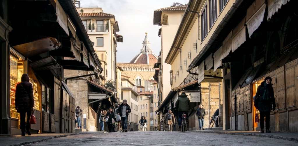 destinationflo's tweet photo. Scopri i vicoli di #Firenze e lasciati trasportare dai profumi dei piatti delle cucine e food track sparsi in città!
La bistecca alla fiorentina è il piatto tradizionale più famoso, ma quali sono gli altri?👇
https://t.co/X9Ia5DoDq0
#DestinationFlorence @feelflorenceoff https://t.co/uZtWT0Ew6g