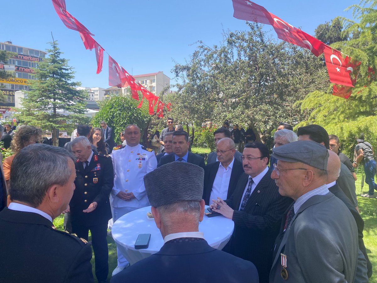 KadimAsiretler's tweet photo. Genel başkanımız ve Üst Kurul Üyelerimiz, Valimiz sayın Ozan Balcı' nın öncülüğünde düzenlenen ve bir çok resmi kurumun da yer aldığı bayramlaşma programına davet üzerine katılım sağladılar. Bu anlamlı birliktelik için emeği geçen tüm kurumlarımıza teşekkür ederiz. https://t.co/yGpsJmZtdT
