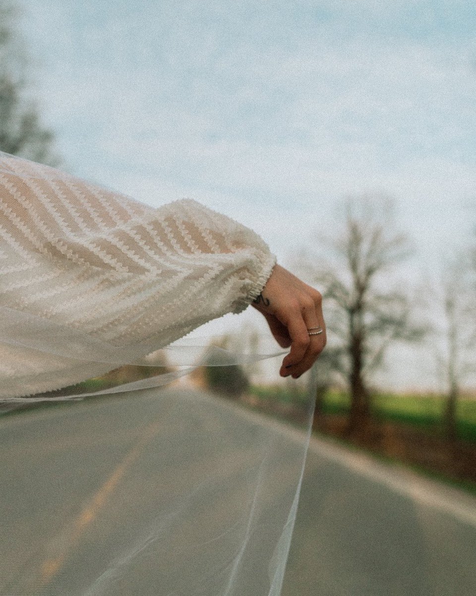 Can’t escape time
I don’t ask why
Just wanna move on

youtu.be/Ib5riXQRgSk