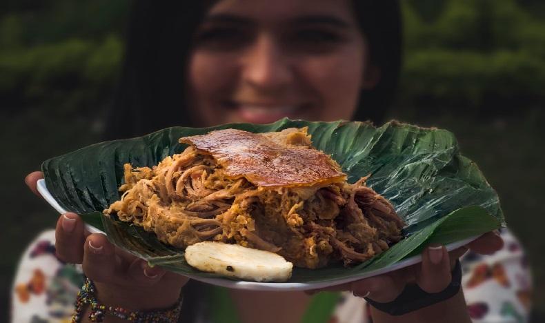CulturaTol's tweet photo. Ufff y que tal una #Lechona para almorzar 🤤

¡Pilas! no se quede con el antojo, vengase pa’l Panóptico de Ibagué y pídala con garrita bien crocante, harta carne y buen insulso ���🫶🏻 #MiCasaEstáDeFiesta https://t.co/fBBjyaeCin