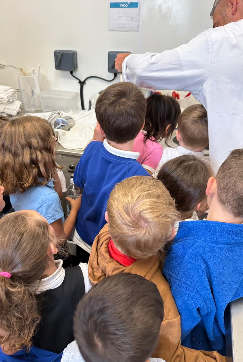 SusanGrieve6's tweet photo. @pathheadprimary what an amazing surprise our P1/2 class received today. Whilst at the park Mr Valente invited them in to show them how they make their ice cream and all enjoyed a lovely ice cream cone gifted from Mr Valente. https://t.co/zvNfzEtQkj
